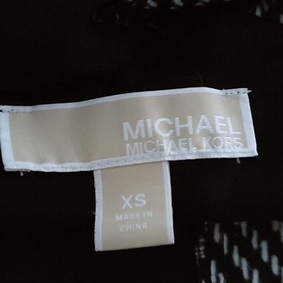 Michaels Michael Kors Black & White Chevron Blouse sz XS NWOT - Picture 4 of 4